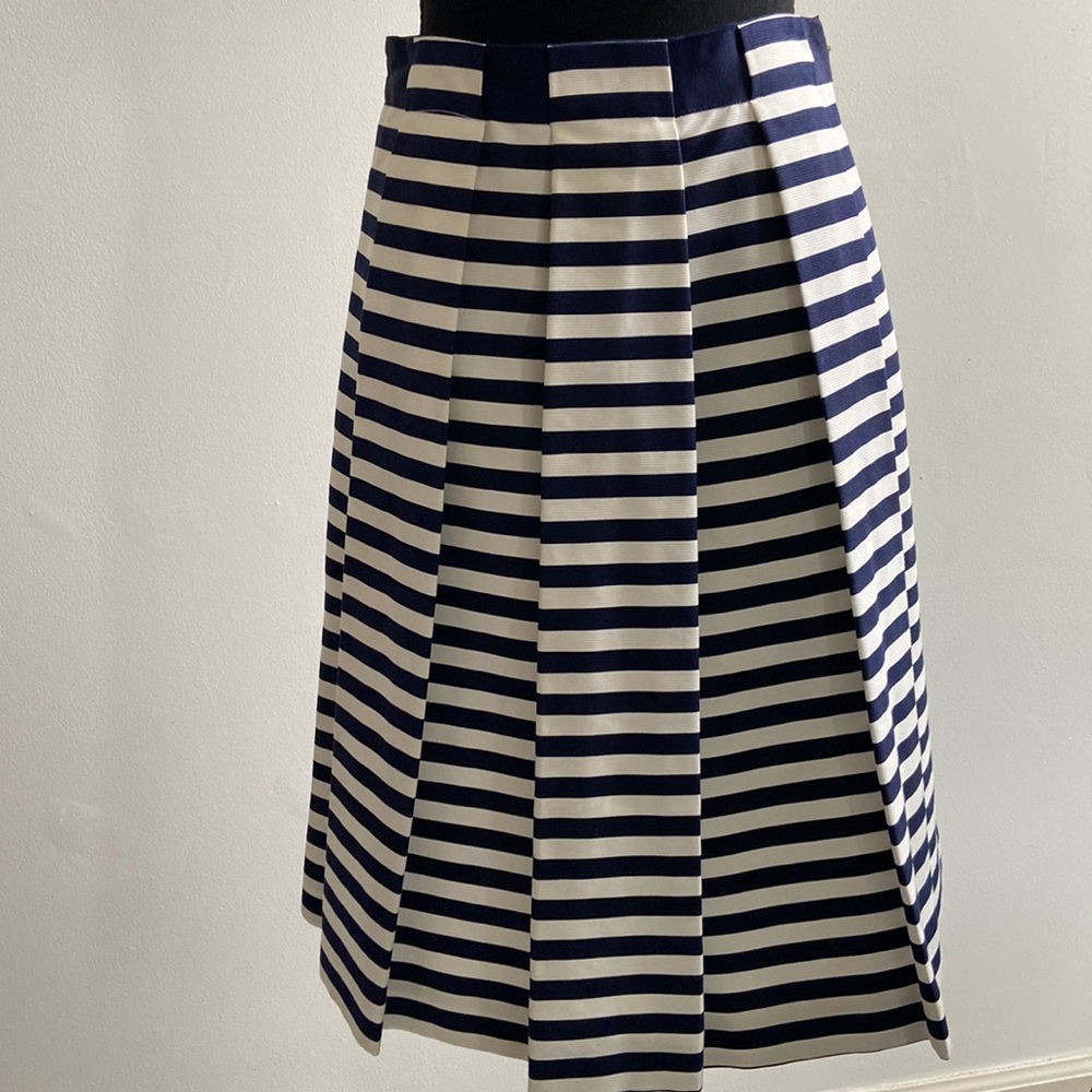 Carolina Herrera EUC Box Pleat Skirt Grosgrain Detail